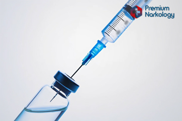 Шприц и ампула